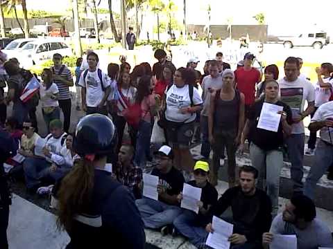 Sit in en Capitolio Norte y discusion entre videografo y policia
