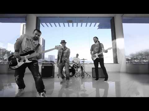 Efecto Pasillo – Buscando Una Luz [LYRIC VIDEO]