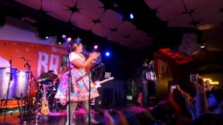 La Santa Cecilia: Ven a Mis Brazos (conga room)