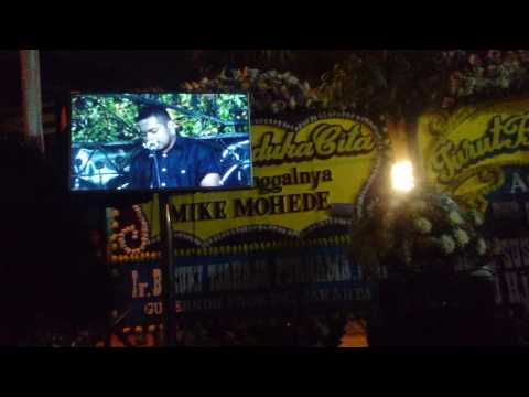Mike Mohede R.I.P. - @Rumah Duka,kesaksian pujian dari Kaka Glenn Fredly dan Alberth Fakdawer