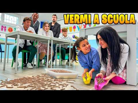 VIVIAMO IN UNA SCUOLA PIENA DI VERMI! ZIA NICOLE E ILARY SCAPPANO DALLA CLASSE!