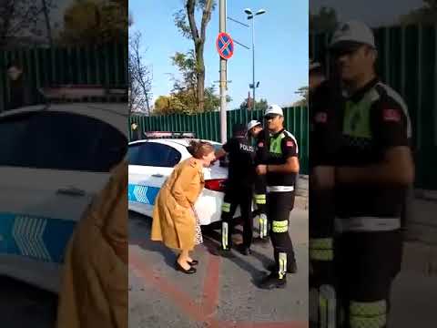 Неадекватная женщина визжит из-за того, что ее оштрафовали