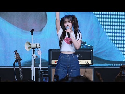 [4K] 250520 QWER 시연 직캠 "고민중독" (QWER SiYeon Fancam) 서울시립대 축제 By 푸딩포토