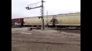 preview picture of video 'BNSF train central st. crossing, Harper Kansas'