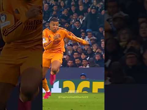 QUAND MBAPPÉ CHANGE SES CRAMPONS 👟⚽ #football #shorts #shortvideo #foot