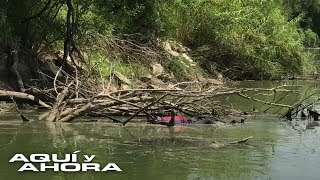 Bomberos mexicanos transitan el río Bravo buscando a los muertos en el cruce a EEUU