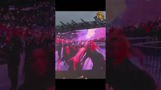 L'ambiance de malade sur " C'est le son de la gratte " au concert de Jul 15 mai au stade de france