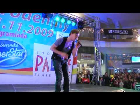 Corby SuperstarAgent prinasa: Thomas Puskailer live autogramiada.