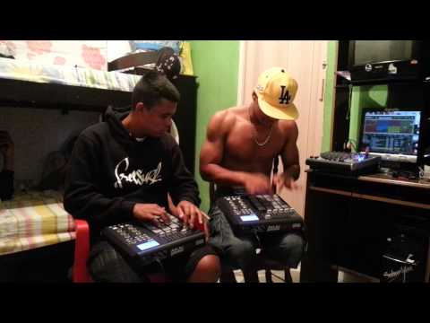 DJ MICHA E DJ DINHO - MONTAGEM AO VIVO (ORIGINAIS)