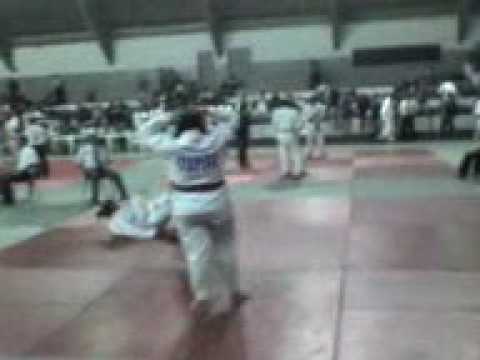 Judoka Luana vencendo e indo para o Paulista 2009