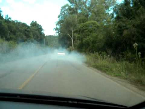 Gol turbo DT-B 013 acelerando na rua