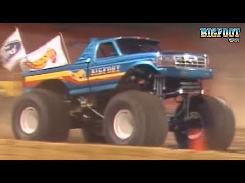 BIGFOOT vs. SNAKE BITE Old School - Kansas City, MO - BIGFOOT 4x4, Inc.