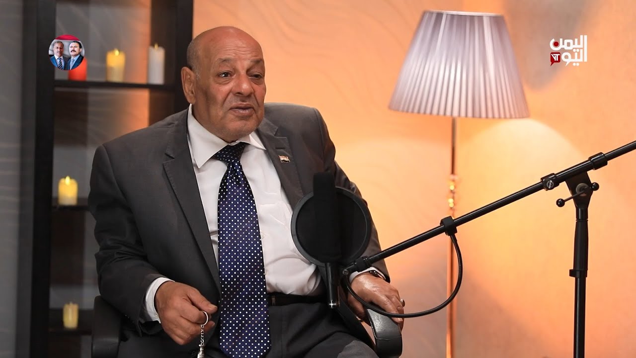 مدرس مصري يحتفظ بكل ذكرياتع في اليمن ويتمنى أن يعود إليها