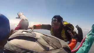 preview picture of video 'Nguyen Parachutisme - Formation PAC de Delphine - 1er saut'