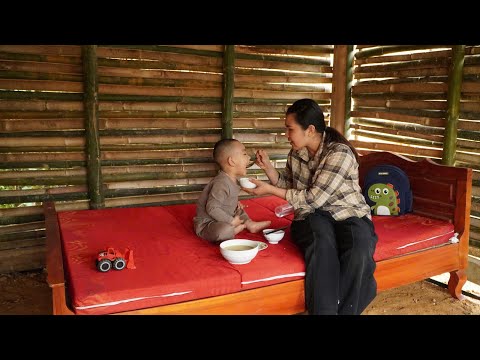 A Single Mother and Her Child Share a Peaceful First Family Meal While Police Are Ill