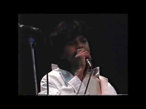 THE JUNIORS LIVE VIDEO 1987  PARADISO  -  OEMAR - AWAAZ DE KAHA HAI
