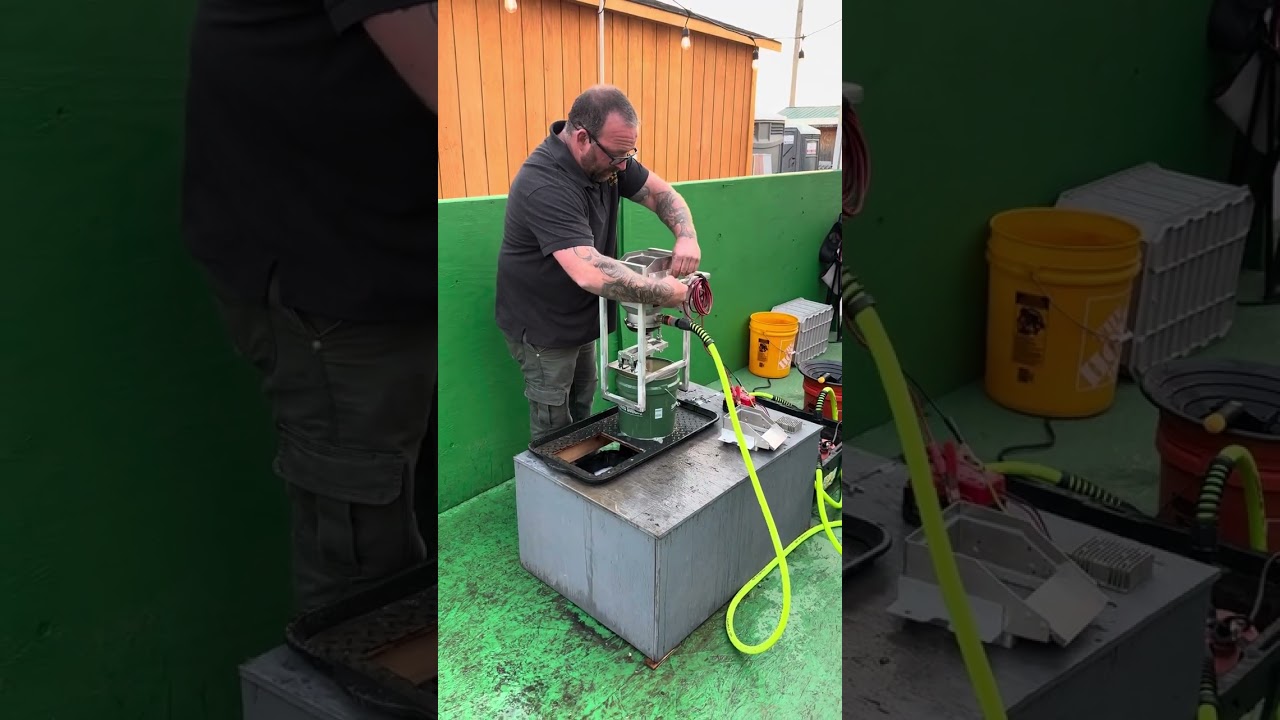 Who demos the Riverdance Mini-Max better?