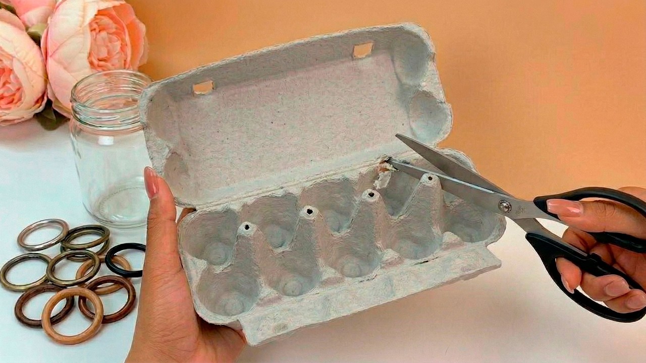 This is so CUTE!😍  Incredible IDEA Made from an Egg Carton and Curtain Rings!♻️ Best of Trash! DIY