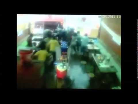 Terremoto Nepal: ecco cos'e' successo in un ristorante durante la scossa!