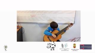 preview picture of video 'Valentina y la flor - Alumno de guitarra'