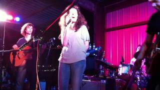 Edie Brickell &amp; New Bohemians- Strings Of Love