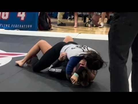 MOUNTED ARM TRIANGLE CHOKE | Female Jiu Jitsu Match