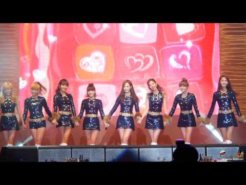 소녀시대(SNSD) - Talk + Oh! + Gee. Pre-Christmas Concert. FanCam.101217