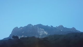 preview picture of video 'Sunset At Mount Kinabalu'