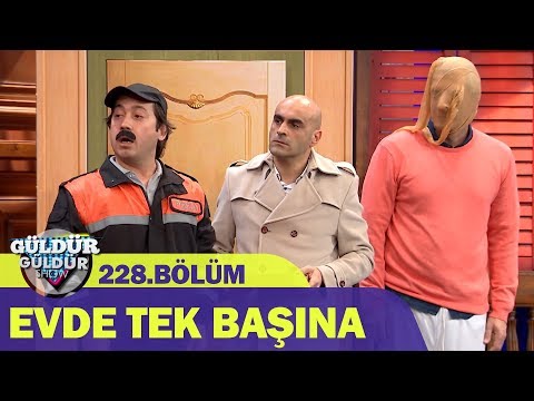 Evde Tek Başına - Güldür Güldür Show 228.Bölüm