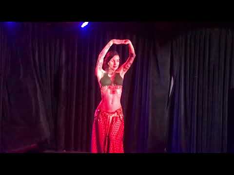 Sara Lyn at Las Vaudeville 1/27/18