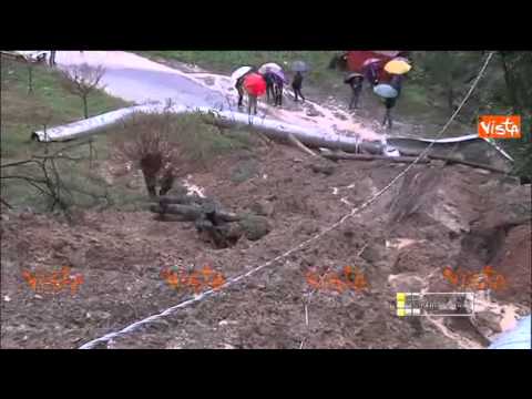 LIGURIA FRANA A BEVERINO CASTELLO ISOLA IL PAESE IMMAGINI - AGGIORNAMENTI MALTEMPO 30 Novembre 2014