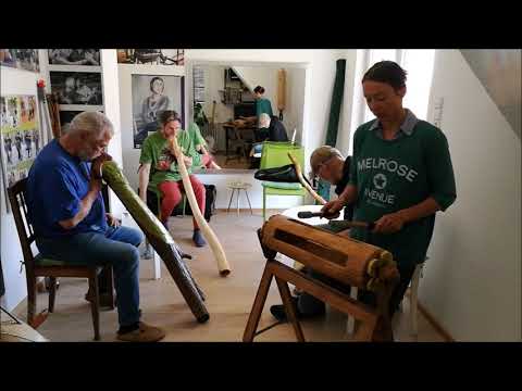 04 E Didgeridoo Duett mit ShrutiBox, Percussion+Krin JöAnNoJo