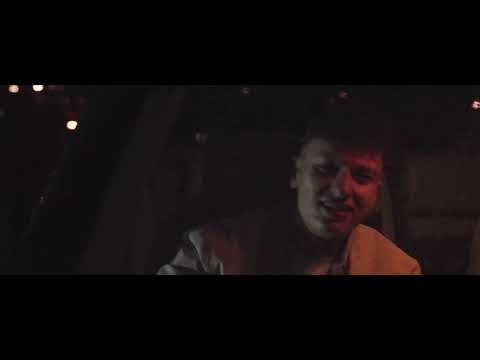 WIZZY067 - Graue Wolken