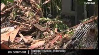 Download lagu Dozens drown as Indonesian dam bursts mp3