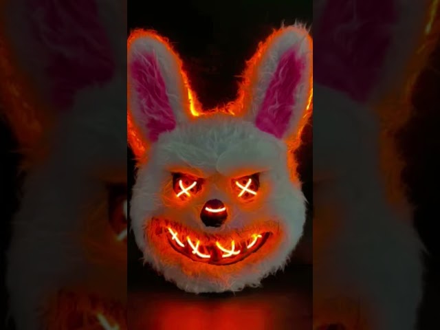 Vídeo relacionado con Disfraz Halloween Conejo de Terror, Disfraz Halloween Hombre con Delantal Sangriento, Máscara Conejo Horror, Machete Inflable y Pegatinas, Perfecto para Fiestas de Halloween y Cosplay, Talla Única