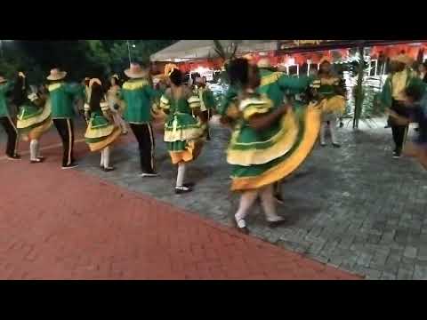 Quadrilha Beijão Flor em frente a igreja de São Pedro,Muritiba-Bahia