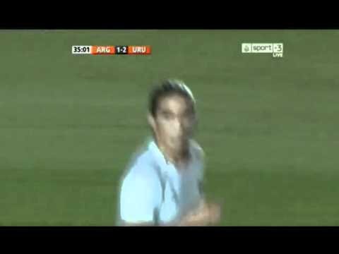 Uruguay scores goal from offside (martin Cáseres)