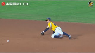 [分享] 江坤宇急煞回頭撲球美技影片