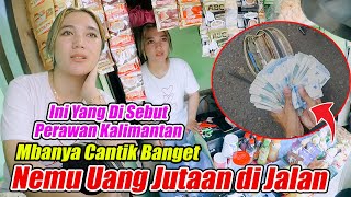 Download lagu Nemu Uang Jutaan Di Jalan Syok Lihat Uang Segepok ‼️Antar Ke Pemiliknya Mbanya Cantik 🥰 mp3 Download lagu Nemu Uang Jutaan Di Jalan Syok Lihat Uang Segepok ‼️Antar Ke Pemiliknya Mbanya Cantik 🥰 mp3