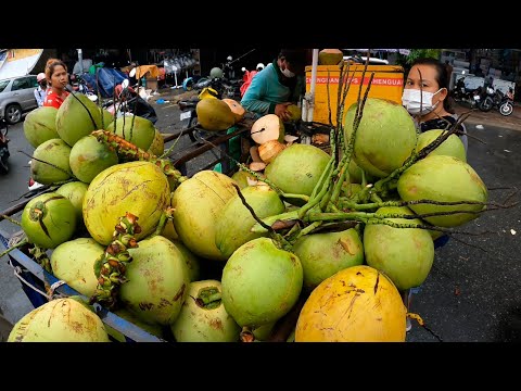 Compare of popular Cambodian market street food in Phnom Penh, walking tour Khmer street food