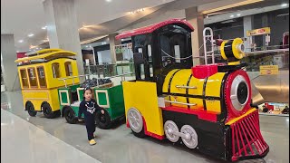 Keseruan Aychel Naik Kereta Mini di Mall