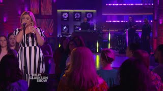 Kelly Clarkson Covers ‘I am Here’ (Pink)