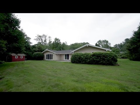 11 Bonanza Road, Chelmsford MA - Expansive Ranch Style Home