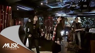 Download lagu Alex & Novita - Rumah Kita (God Bless Cover) - Music Everywhere mp3