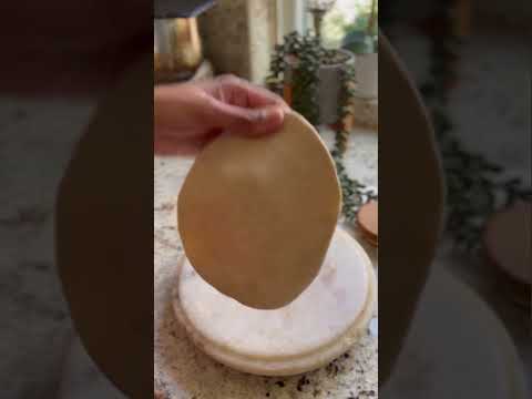 Perfect method to make round roti #tortilla #roundroti #chapati #quickhack #fyp