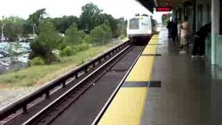 preview picture of video 'Castro Valley BART Train Arriving at Bayfair Station'