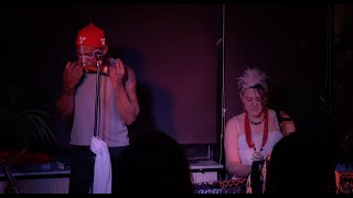 LIVING GROOVE /// M'Ndavi: "Heat Of The Moment"