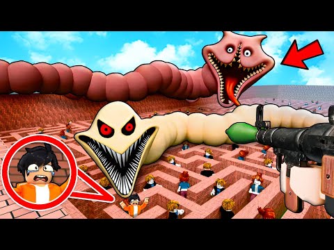 100 players vs MEGA worm maze in roblox...