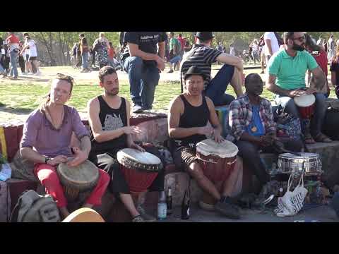 Berlin Street Drummers - Mauerpark Berlin. Live Didge Performance Mauerpark Berlin