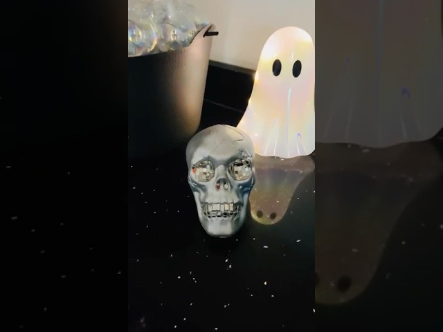 Vídeo relacionado con Tradineur - Pack de 4 calaveras para Halloween, plástico, cráneos, decoración de interior, carnaval, fiestas, celebraciones, 10 cm